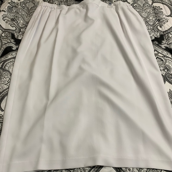 Skirt and shirt - Picture 2 of 6